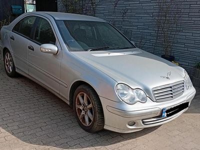 Gebraucht Mercedes 220 150 PS (110 kW) 2006 Silber Limousine