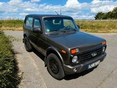 Gebraucht Lada Urban 83 PS (61 kW) 2022 Braun SUV