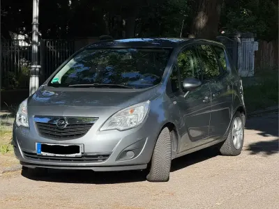 Gebraucht Opel Meriva Design Edition 101 PS (74 kW) 2011 Grau Van / Kleinbus