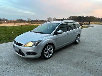 Gebraucht Ford Focus 109 PS (80 kW) 2010 Silber Kombi