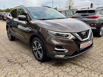 Brown m Gebraucht 2018 Nissan Qashqai N-Connecta SUV | 15.400 € (Fairer Preis)