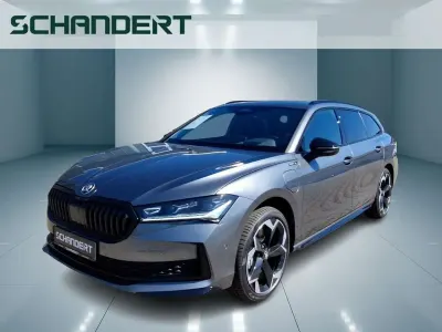Neu Skoda Superb SportLine 204 PS (150 kW) 2026 Graphitegrau metallic Kombi