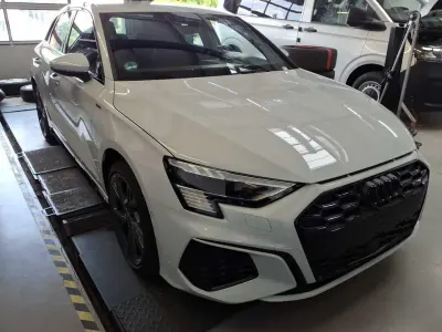 Używany Audi A3 Sportback e-tron S-Line 245 KM (180 kW) 2024 Biały Hatchback
