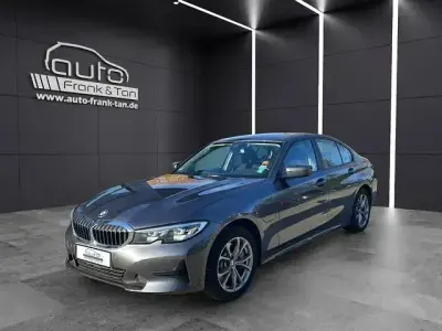 Gebraucht BMW 330 Advantage 113 PS (83 kW) 2020 Andere Limousine