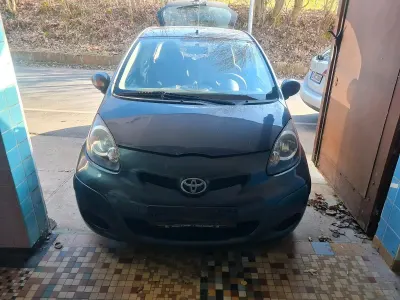 Gebraucht Toyota Aygo 67 PS (49 kW) 2009 Grau Kleinwagen