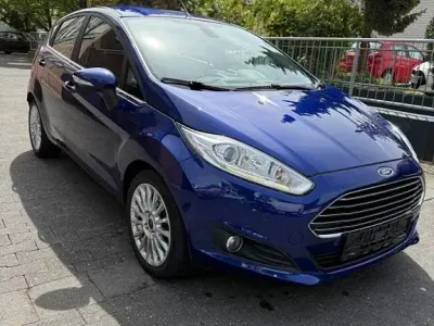 Gebraucht Ford Fiesta Titanium 95 PS (69 kW) 2014 Blau Kleinwagen