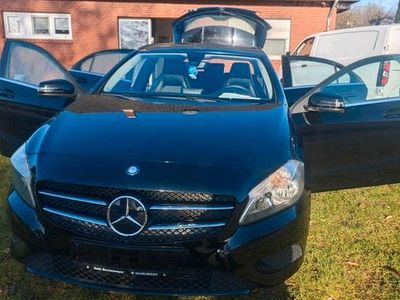 Gebraucht Mercedes A180 Edition 122 PS (89 kW) 2014 Schwarz Limousine