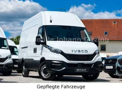 Gebraucht Iveco Daily 177 PS (130 kW) 2025 Weiß Van / Kleinbus