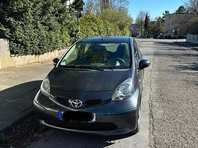 Gebraucht Toyota Aygo 68 PS (50 kW) 2008 Grau Kleinwagen