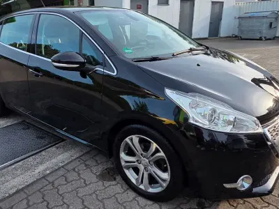 Gebraucht Peugeot 208 120 PS (88 kW) 2013 Schwarz Kleinwagen