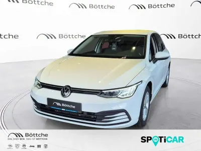 Gebraucht VW Golf VIII Life 131 PS (96 kW) 2022 Pure white Limousine