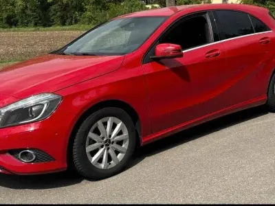 Gebraucht Mercedes A180 109 PS (80 kW) 2013 Rot Limousine