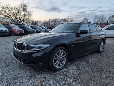 Schwarz Gebraucht 2022 BMW 320e Shadowline Kombi | 22.999 € (Guter Preis)