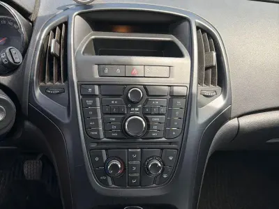 Gebraucht Opel Astra Edition 120 PS (88 kW) 2012 Schwarz Kombi