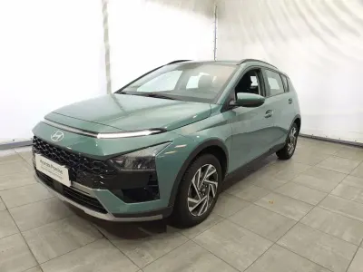 Gebraucht Hyundai Bayon Trend 101 PS (74 kW) 2024 Mangrove green / mic SUV