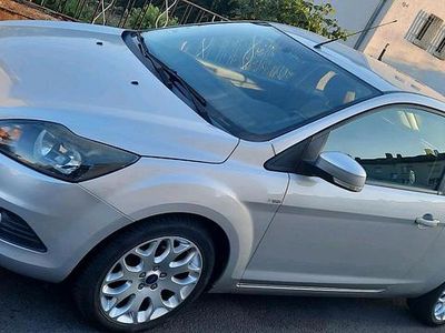 Gebraucht Ford Focus 115 PS (84 kW) 2009 Silber Limousine
