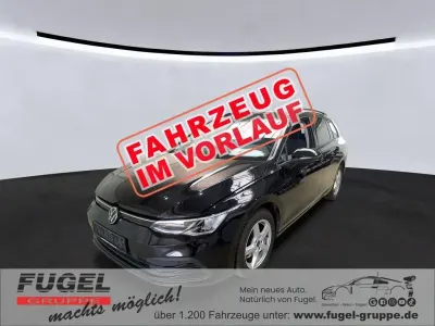 Gebraucht VW Golf VIII Life 150 PS (110 kW) 2022 Deep black perleffekt Kombi