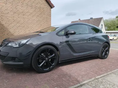 Gebraucht Opel Astra GTC 175 PS (128 kW) 2013 Grau Coupé