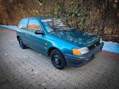 Begagnad Toyota Starlet 75 HK (55 kW) 1994 Grön Halvkombi