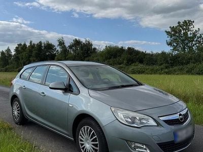 Gebraucht Opel Astra 110 PS (80 kW) 2012 Silber Kombi