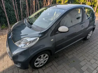 Gebraucht Peugeot 107 Urban Move 68 PS (50 kW) 2011 Grau Kleinwagen