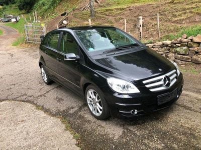 Mercedes B200