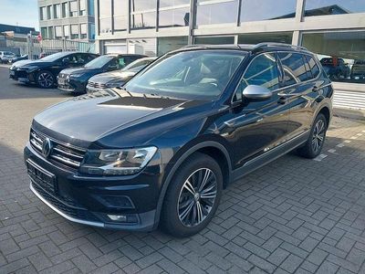 Gebraucht VW Tiguan Allspace Comfortline 150 PS (110 kW) 2018 Deep black perleffekt SUV