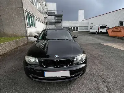 Gebraucht BMW 116 122 PS (89 kW) 2008 Schwarz Kleinwagen