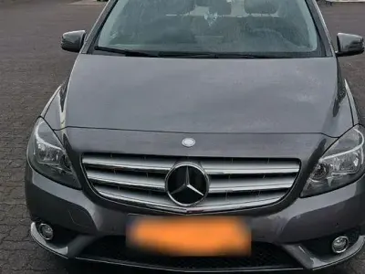 Gebraucht Mercedes B180 122 PS (89 kW) 2012 Grau Kleinwagen