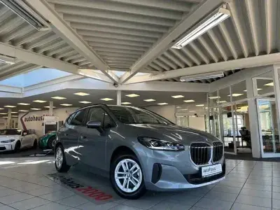 Gebraucht BMW 225 Active Tourer Sport Line 245 PS (180 kW) 2022 Skyscraper grau metallic Van / Kleinbus