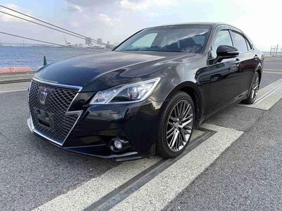 Precious black metallic Gebraucht 2013 Toyota Crown Limousine | 21.944 €