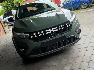 Gebraucht Dacia Sandero Stepway 90 PS (66 kW) 2024 Grün Kleinwagen