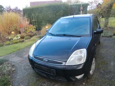 Używany Ford Fiesta Ghia 68 KM (50 kW) 2004 Czarny Hatchback