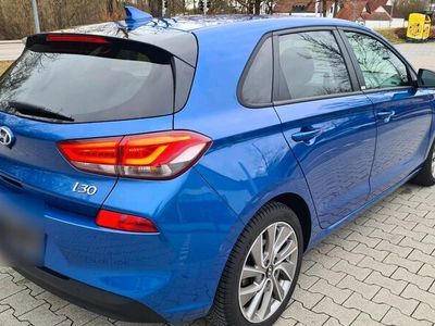 gebraucht Hyundai i30 Passion+ 1.6 CRDI 110PS Shz LED Garantie