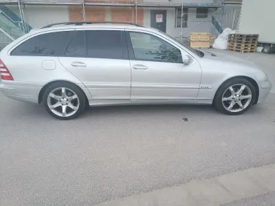 Gebraucht Mercedes C180 Avantgarde 143 PS (105 kW) 2005 Silber Limousine