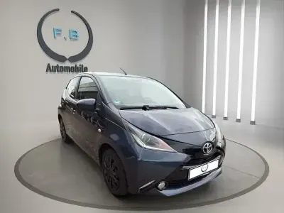Gebraucht Toyota Aygo X-play 69 PS (50 kW) 2016 Blau Kleinwagen