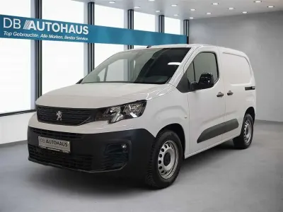 Gebraucht Peugeot Partner Premium 102 PS (75 kW) 2023 Weiß Van / Kleinbus