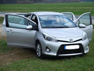 Gebraucht Toyota Yaris Hybrid Life 102 PS (75 kW) 2012 Silber Kleinwagen