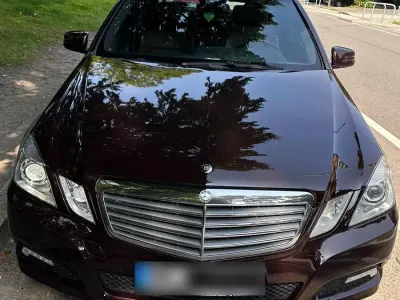Gebraucht Mercedes E220 Avantgarde 170 PS (125 kW) 2009 Braun Limousine