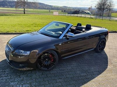 Second-hand Audi S4 Cabriolet Sport 344 CP (253 kW) 2005 Maro Cabrio