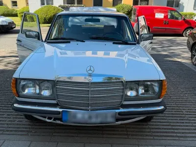 Gebraucht Mercedes 240 72 PS (52 kW) 1981 Weiß Limousine