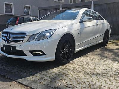Gebraucht Mercedes E350 AMG 231 PS (169 kW) 2009 Weiß Coupé