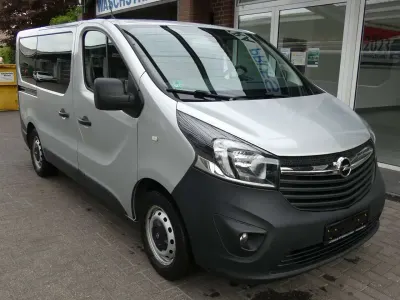 Gebraucht Opel Vivaro 125 PS (91 kW) 2018 Aluminium silber/grey(m2) Van / Kleinbus