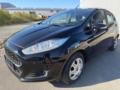 Usata Ford Fiesta Celebration 95 CV (69 kW) 2016 Nero Utilitaria