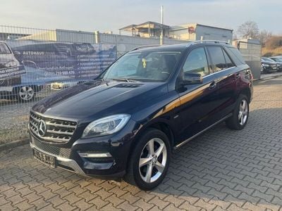 Tansanitblau metalliclack Gebraucht 2012 Mercedes ML350 SUV | 17.990 € (Guter Preis)