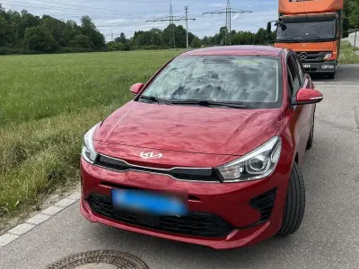 Gebraucht Kia Rio Vision 84 PS (61 kW) 2022 Rot Limousine