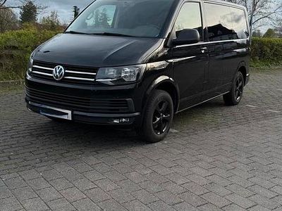 Second-hand VW T6 Black Edition 102 CP (75 kW) 2016 Negru Van