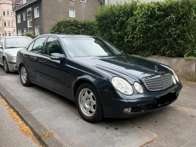 Gebraucht Mercedes E200 122 PS (89 kW) 2004 Blau Limousine