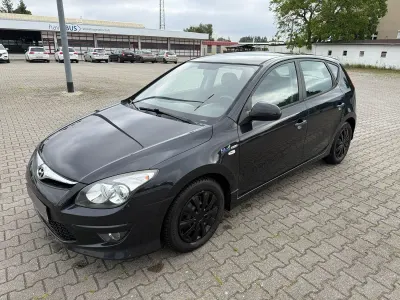 Gebraucht Hyundai i30 Comfort 105 PS (77 kW) 2010 Schwarz Limousine