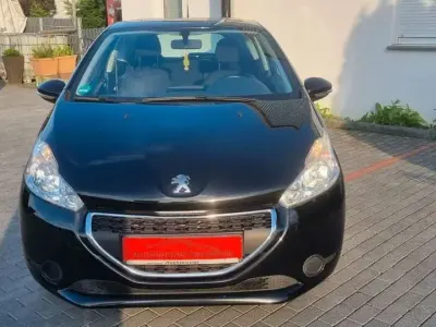 Gebraucht Peugeot 208 Active 82 PS (60 kW) 2014 Schwarz Kleinwagen